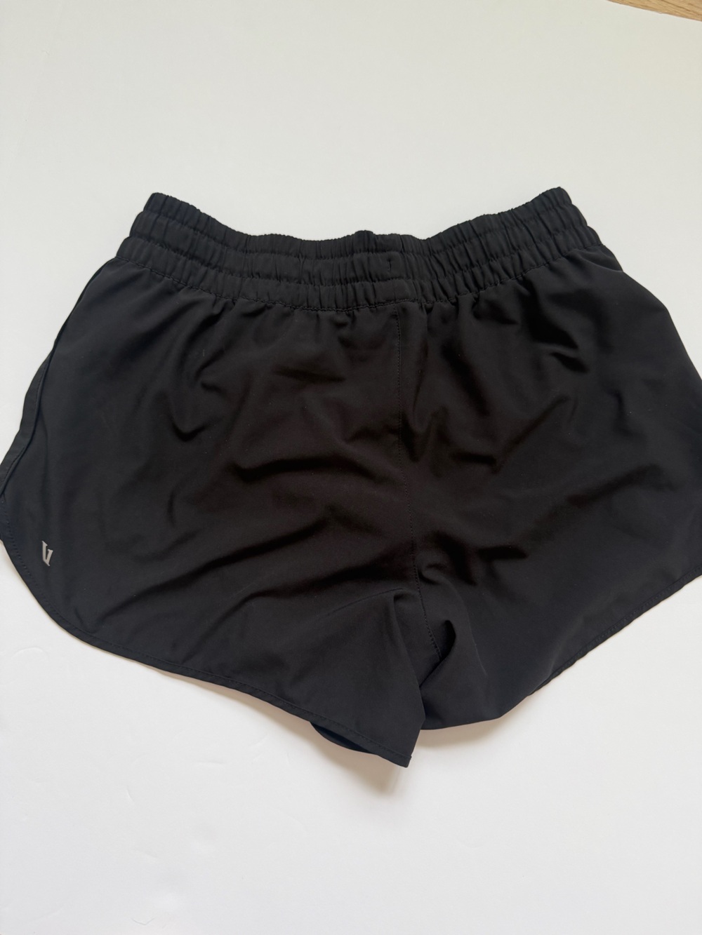 Vuori Women’s Black Performance Athletic Shorts Size Small Zip Pocket - Picture 4 of 6